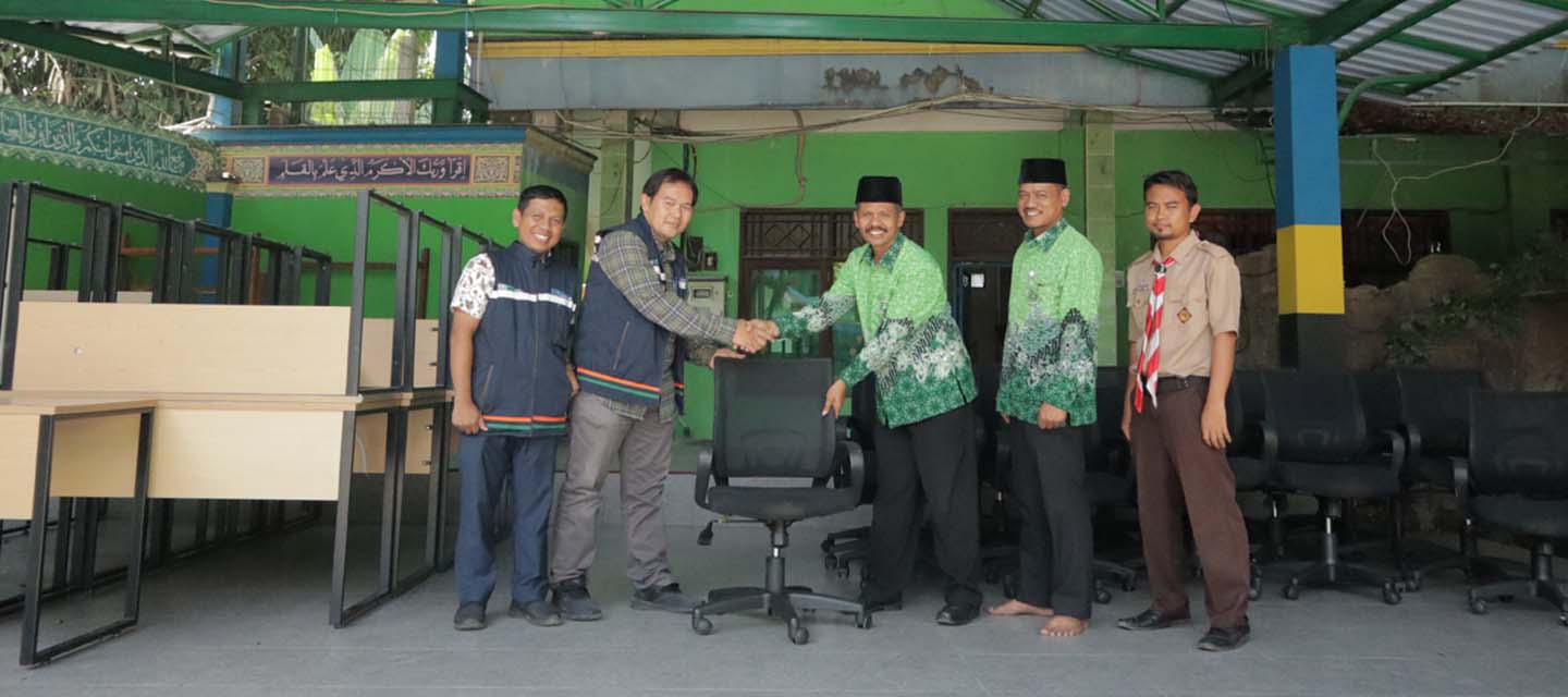 WIKAIKON Peduli Pendidikan: Dukungan Fasilitas Kerja untuk Tenaga Pengajar MTs An-Nur Klapanunggal – Bogor