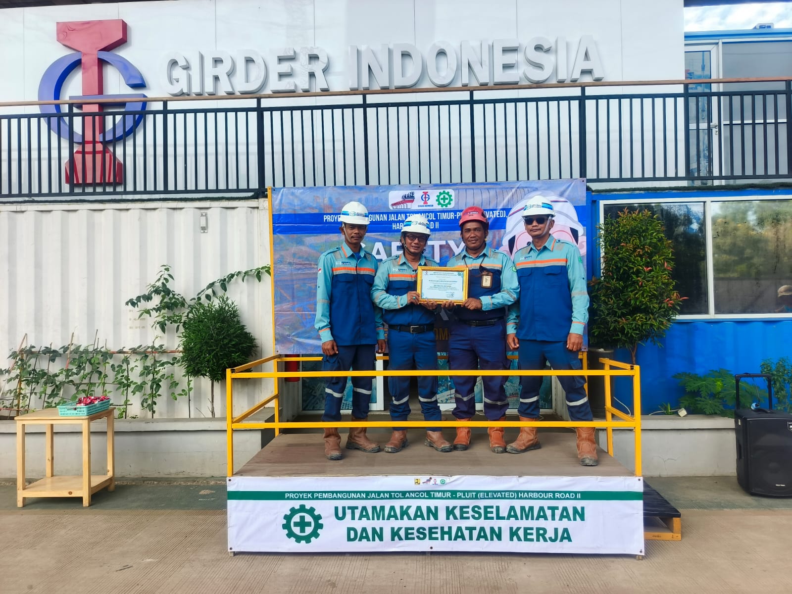 Komitmen WIKAIKON dalam Menciptakan Ruang Kerja Aman Berhasil Menerima Penghargaan Safety Excellent Award