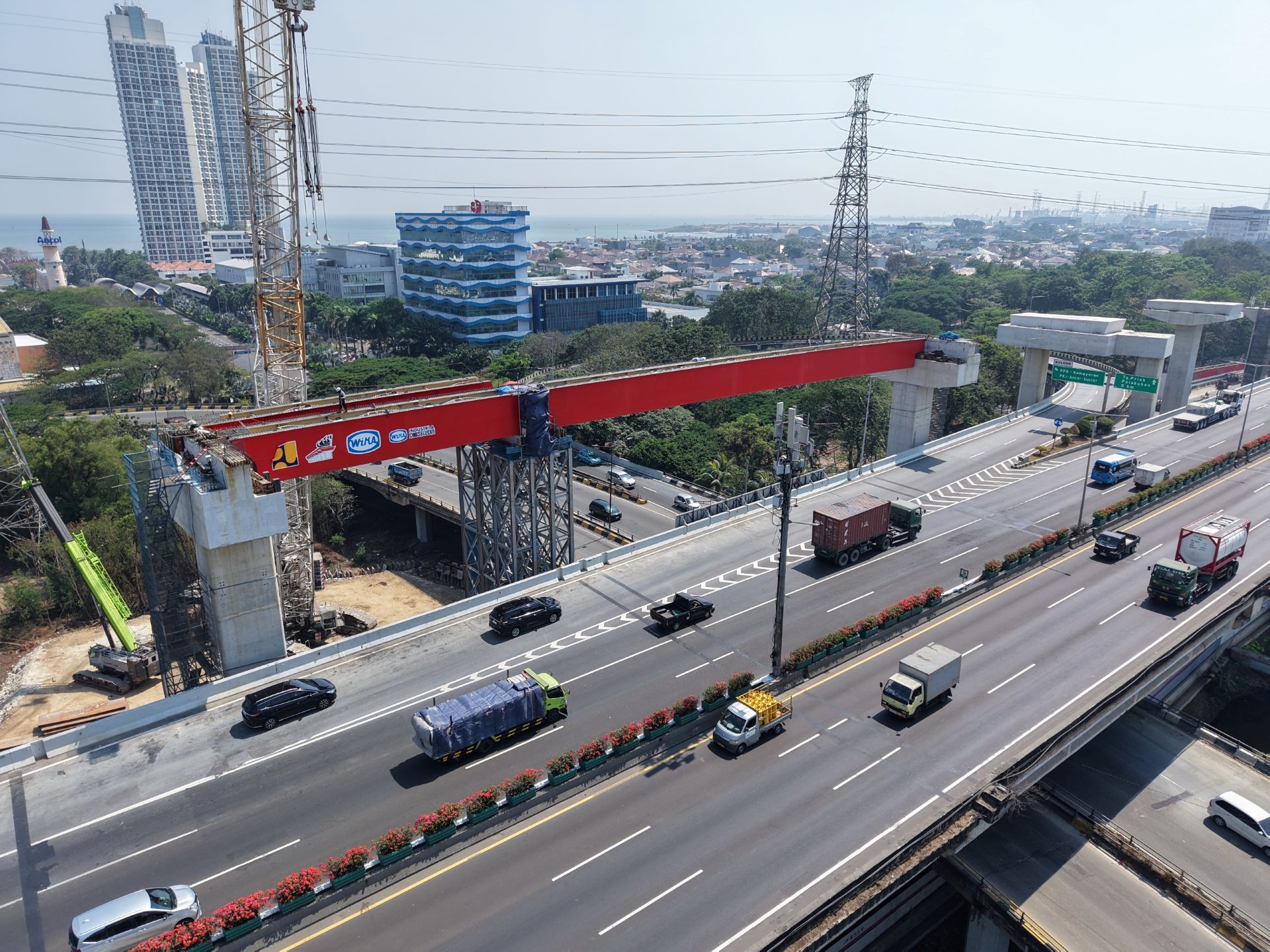 WIKAIKON Ganti Metode Erection, Pasang Girder 552 Ton di Titik Tersibuk Jakarta Utara